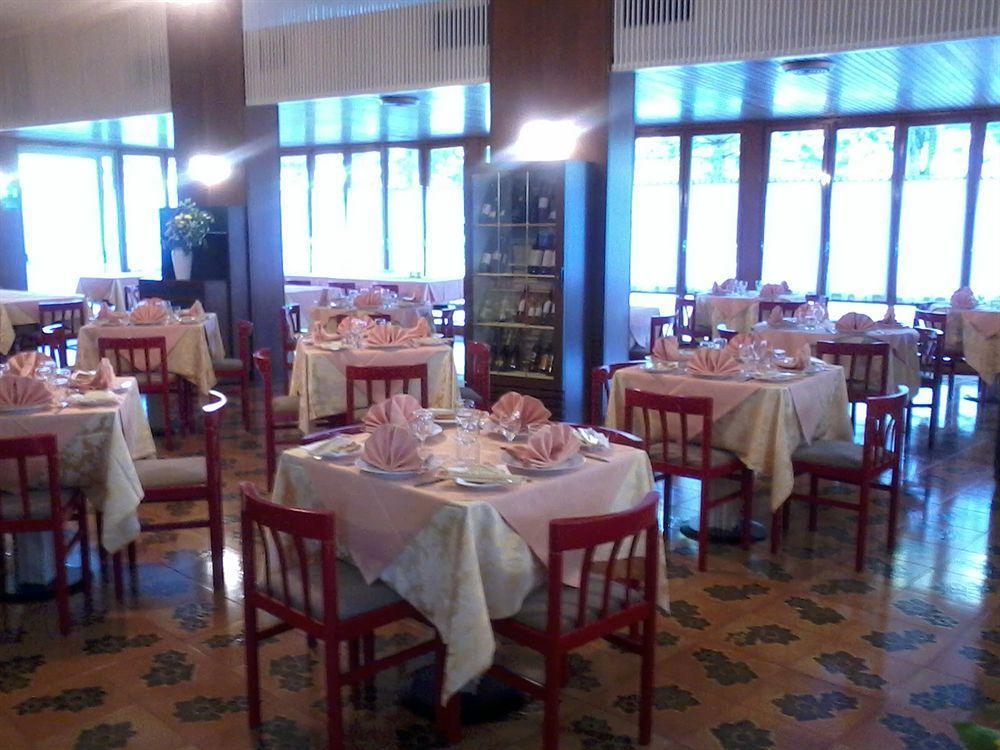 גראדו Hotel Plaza מראה חיצוני תמונה